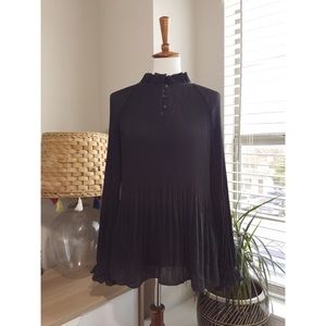 Banana Republic • NWT high neck textured blouse